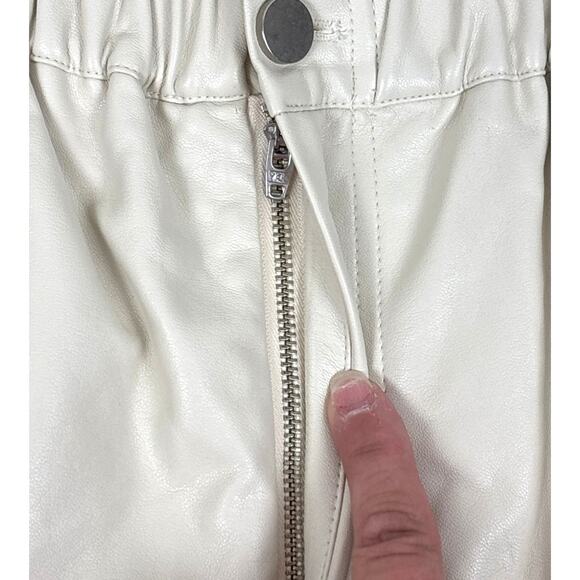 ASTR Women’s Large Tan Petunia Faux Leather Paperbag Shorts Elastic Waist NEW - Picture 9 of 9